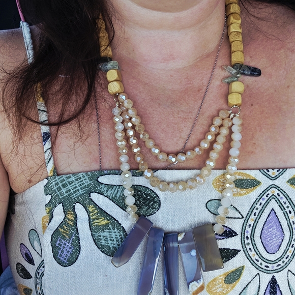 Elegant Multi-Layered Beaded Agate crystal Necklace - Picture 1 of 5